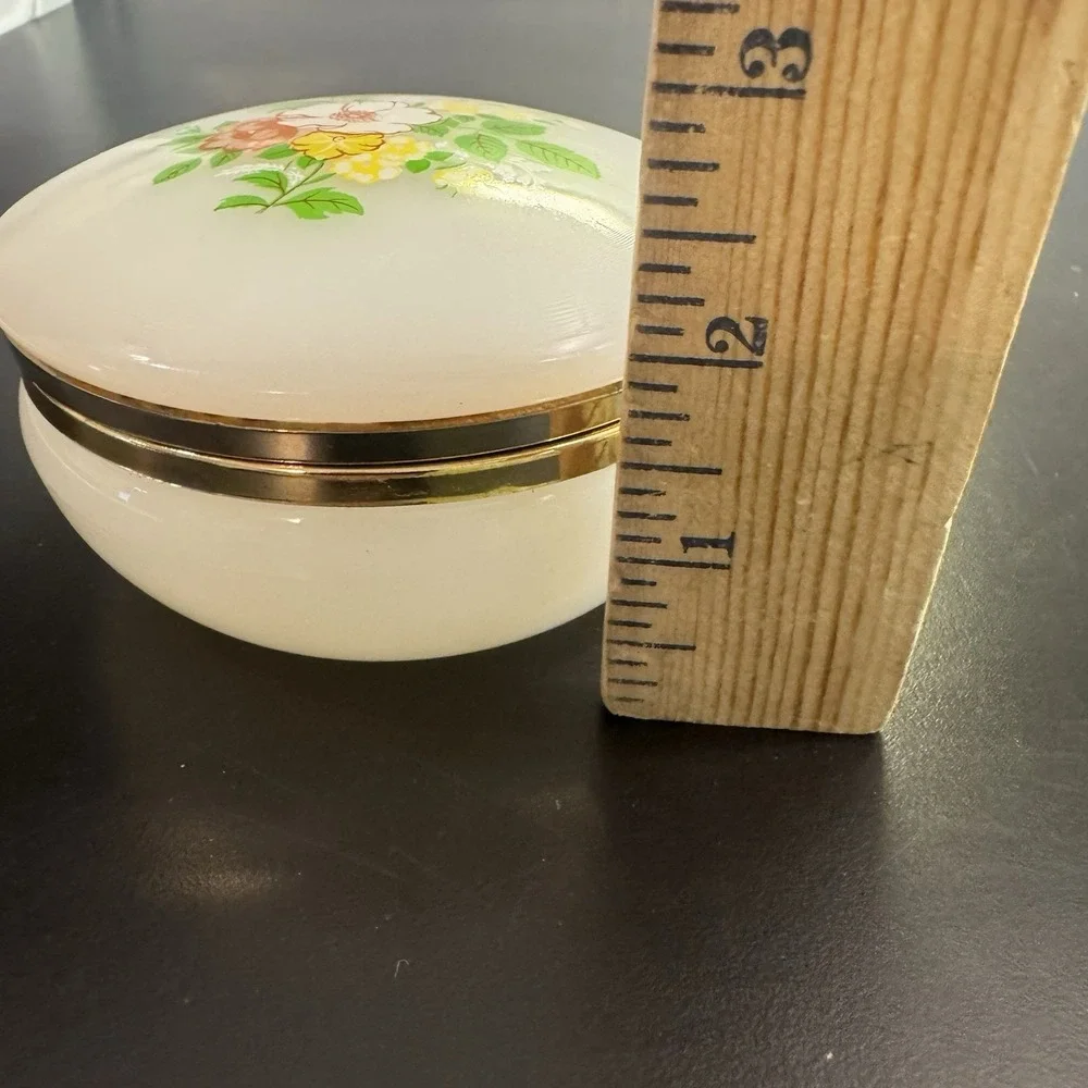 Vintage 1960's MCM Lucite Floral Trinket - White - Hong Kong‎ Hinged
